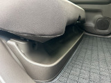 後部座席下部にお荷物入れがあります!
