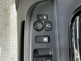 狭い駐車場で便利な電動格納ドアミラーが付いています。