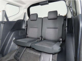 便利な5:5分割可倒式シートです。収納と乗車人数のバランスに優れています♪荷物の大きさに応じたラゲージスペースをフレキシブルに作り出せるので、シーンに応じた使い方ができます♪