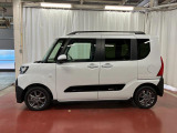 【スマートアシスト搭載車】 衝突回避支援ブレーキ機能(対車両・歩行者)、衝突警報機能(対車両・対歩行者)、誤発信抑制制御機能などの機能で安全な運転をサポートします