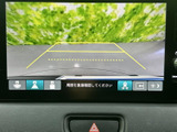 後方確認をサポートするモニター画面。駐車時や狭い道での運転を、より安全に行うことができます。運転に不安を感じる方にもおすすめです。