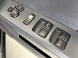 【電動格納ミラー】サイドミラーは電動格納式となっており、狭い駐車場でもキズがつくリスクを抑えられます。