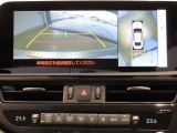 車両を上から見たような映像を映し出すパノラミックビューモニター付きです。