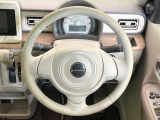 インテリアに合わせたデザインのステアリングは、運転される方のことも考え、運転しやすい形状、大きさです。是非一度、実際に触ってお確かめください。