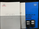 スマートキーは鍵をバッグに入れたままでもドアロックの開閉やエンジンのON・OFFができます。夜間や雨の日も鍵を探さなくて良いので便利です。