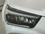 LEDヘッドライトは、点灯の瞬間から最大光量を発揮し、突然暗くなるトンネルなどでの安定感を高めます。