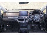 操作性に優れた運転席となります!小物入れや各ボタンの配置にこだわり、使いやすいです!座り心地もよく視認性も良好なのでロングドライブもお任せ下さい!