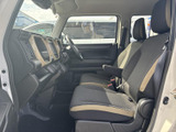 運転しやすいシートポジションで、快適なドライビングをサポートします。視界も良好です。