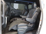 ゆとりある広々とした車内空間は、ドライブを始め買い物やレジャーなど、幅広く活躍します。一人でもみんなとでもお出かけを楽しみましょう!