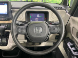 インテリアに合わせたデザインのステアリングは、運転される方のことも考え、運転しやすい形状、大きさです。是非一度、実際に触ってお確かめください。