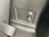 荷室には、12Vの電源が取れるシガライターソケットが有ります。