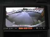 バックビューモニター シフトレバーを「R」位置にすると、自動的に後方の画像を表示します。車庫入れなどでバックする際に後方確認ができて便利です。
