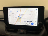 【10.5インチディスプレイオーディオ】各種オーディオ機能とスマホ連携機能を搭載しています。コネクティッドナビにも対応。車載ナビ機能も搭載。機能の詳細につきましては、店舗スタッフまでお尋ねください。