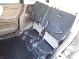 ◆チップアップ&ダイブダウン機構付【ULTR SEAT】は後席座面を左右分割で跳ね上げることができます。トランクで積載できない背の高い荷物をラクラク収納できます。ホンダ車ならではの人気装備です。