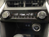 デュアルエアコンとは、運転席と助手席で、個別に温度設定ができる機能です。気温の感じ方は、人それぞれ違うもの。乗る人に優しい機能ですね。