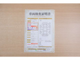【車両検査証明書】店頭にて、クルマの状態が一目で分かる査証明書を公開中。トヨタ認定検査員が厳しく検査し、状態を点数と図解で表示しています。修復歴はもちろん、傷やヘコミの箇所や程度がご確認いただけます。