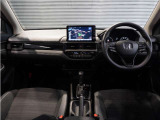 ◆インテリアパネル◆視界広々で非常に運転しやすくロングドライブでも疲れを感じさせないすっきりとまとまったインパネ周りです。