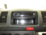 社外のAM/FMラジオが付いています。外部入力のAUX端子が付いてスマホなどの音楽も再生できます。