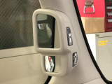 【ピタ駐ミラー】運転席に座った状態で死角になりやすい左側やクルマの後ろの様子まで確認でき、幅寄せや縦列駐車、車庫入れの際に役立ちます。