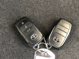 スマートキー2本付き!キーをポケットやカバンに入れておくだけでドアの施錠・開錠やエンジンスタートの操作が簡単です!