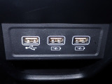 USBつなげられます♪充電などお役にたちますよ!!