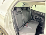 安全性と快適性を追求した、少し硬めのシート。 これは長時間の運転や渋滞などの状況でも、身体の疲労度が少ないことを求めたものです。
