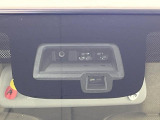 【衝突軽減装置】走行中に前方の車両等を認識し、衝突しそうな時は警報とブレーキで衝突回避と被害軽減をアシスト。より安全にドライブをお楽しみいただけます。