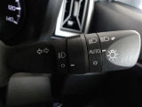 オートライト機能装備です!車外の明るさに応じて、自動的にライトの点灯・消灯をしてくれます♪
