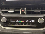 オートエアコンは温度を設定するだけで、自動で風量などを設定してくれます。運転しながら操作も必要ないので、安全性も向上します。