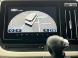 停車中にTVを楽しむことが可能。移動時間も退屈させない快適な空間を提供します。エンターテイメント性も充実しています。