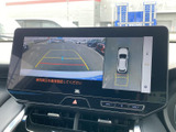 後方確認をサポートするモニターは、駐車時の安心感を高めます。周囲の状況を把握しやすく、安全な運転に貢献します。