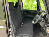 広々とした室内空間は、運転席からの視界も良好。シートの座り心地も良く、長時間のドライブでも快適に過ごせます。