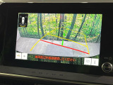 【バックカメラ】駐車時に後方がリアルタイム映像で確認できます。大型商業施設や立体駐車場での駐車時や、夜間のバック時に大活躍!運転スキルに関わらず、今や必須となった装備のひとつです!
