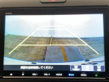 【バックカメラ】運転が苦手な方も車庫入れラクラクです!ギアをリバースに入れれば自動的に切り換わりますので、面倒な操作は不要です♪狭い駐車場もお車を傷つけず安心ですね!