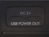 充電用USB端子付き。スマートフォン等の充電に便利です。