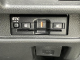 雨天時でもクリアな視界を確保。ワイパーの操作は簡単で、運転に集中できます。フロントガラスを清潔に保ちます。
