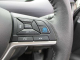 プロパイロット搭載!セレナがアクセル、ブレーキを自動でコントロールして前のクルマとの車間距離を保つ手助けをします。