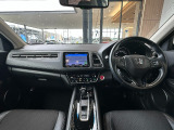 当社の中古車は、フロアマット付きで販売しておりません。予めご了承下さい。中古車という特性上匂いや見栄えなどの状態が左右される為です。純正マット、車種専用社外品マットをご購入いただけます。