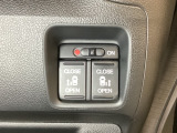 リアドアは乗り降りに便利な両側電動スライドドアです。また運転席に座っていながらスイッチ操作で自在にスライドドアを開け閉めできます。