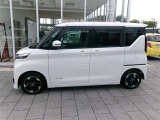 左側パワースライドドア付きだから、狭い駐車スペースなどでの 乗り降りラクラク!小さなお子さまのいるご家庭には嬉しい装備。