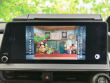 停車中には、TVや動画などを楽しめます。休憩時間や待ち時間に、リラックスした時間を過ごせますね。(※走行中の視聴は禁止です)。
