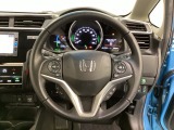 ハンドルにHondaセンシング系のクルーズコントロールやレーンキープアシストなどのスイッチと、オーディオの操作スイッチが装備されています。ハンドルから手を離さず安全に操作できます。