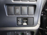 室内のスイッチで運転席から開閉ができる、パワースライドドアが付いています。(安心の挟み込み防止機能付)