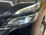 【LEDヘッドライト】悪天候や夜間走行時も良好な視界を確保し安心して運転できる高輝度LEDヘッドライトを装備!点灯速度が早く、消費電力も抑えられています。