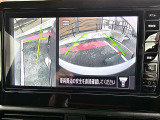 左前タイヤ付近の映像でドライバーの死角を補助。発進低速時の障害物、溝等の確認が出来ます。