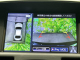 後方の状況を画面で確認できるので、狭い場所での駐車や車庫入れも安心です。安全な運転をサポートする頼もしい機能です。