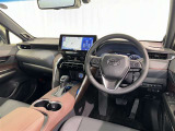 上質で落ち着いた印象のインパネ。視界も広々で運転しやすいです。