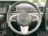 インテリアに合わせたデザインのステアリングは、運転される方のことも考え、運転しやすい形状、大きさです。是非一度、実際に触ってお確かめください。