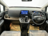 運転席周辺のスマートなレイアウトが、操作のしやすさを実現。快適なドライブをサポートします。