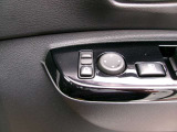 ドアミラーの鏡面の調節、格納は運転席からすべて操作できます!